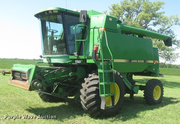 image for item DC1251 1995 John Deere 9500 combine