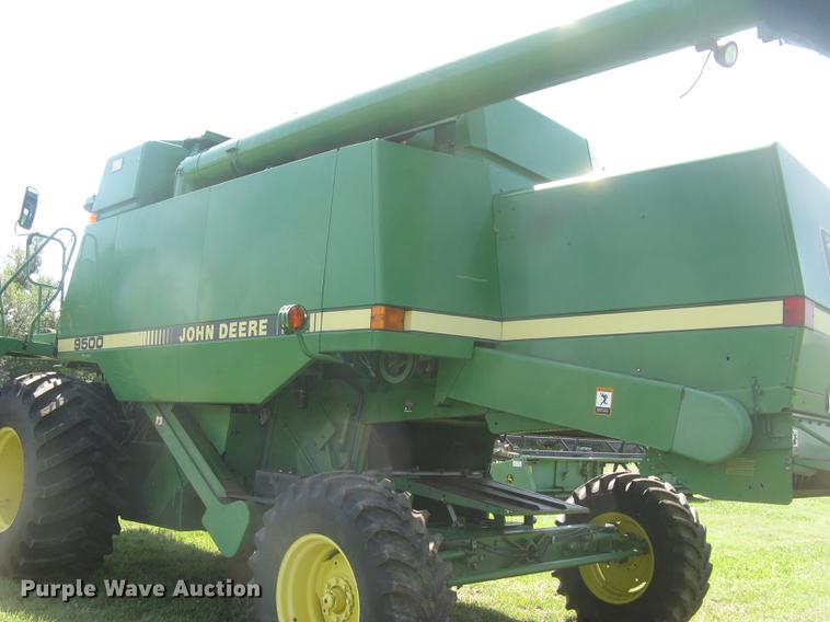 image for item DC1251 1995 John Deere 9500 combine