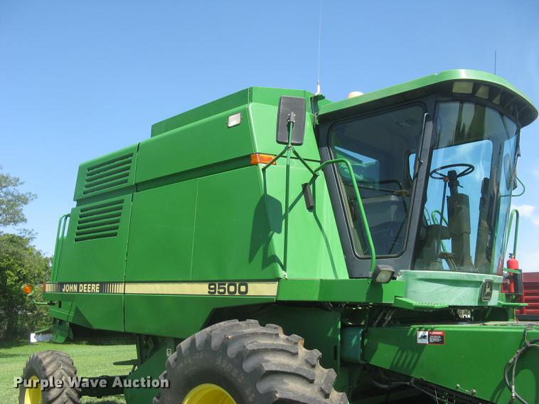 image for item DC1251 1995 John Deere 9500 combine
