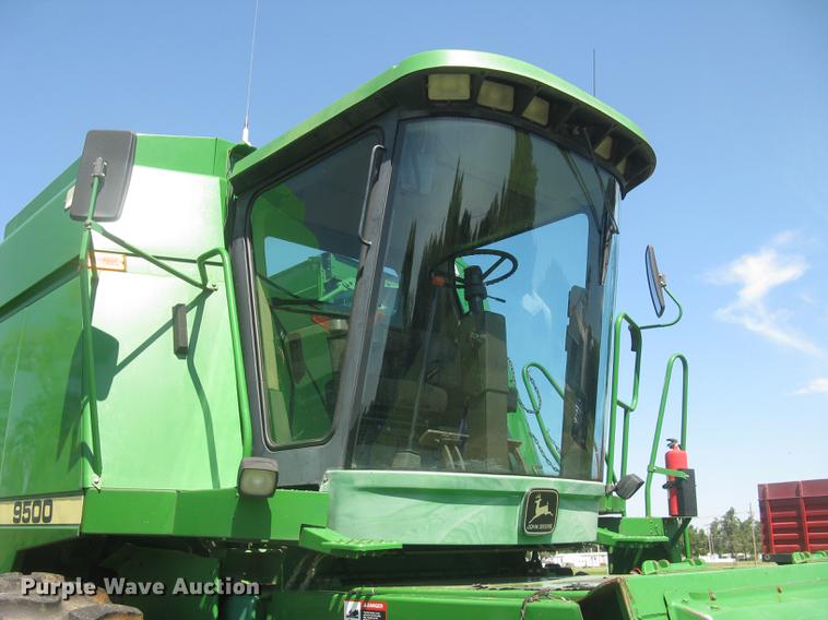 image for item DC1251 1995 John Deere 9500 combine
