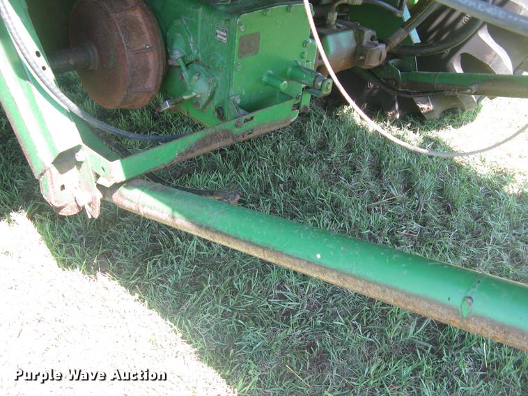 image for item DC1251 1995 John Deere 9500 combine