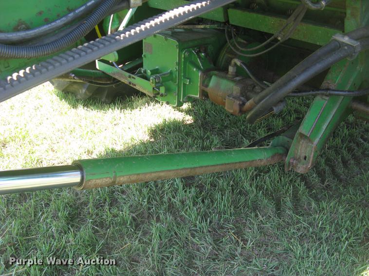 image for item DC1251 1995 John Deere 9500 combine