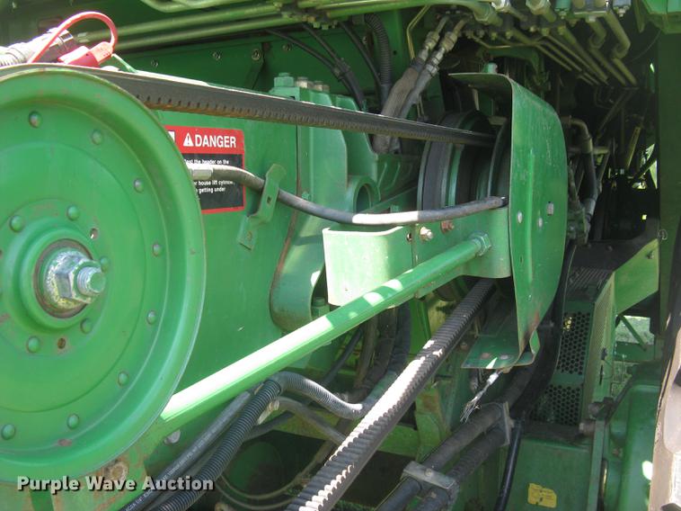 image for item DC1251 1995 John Deere 9500 combine