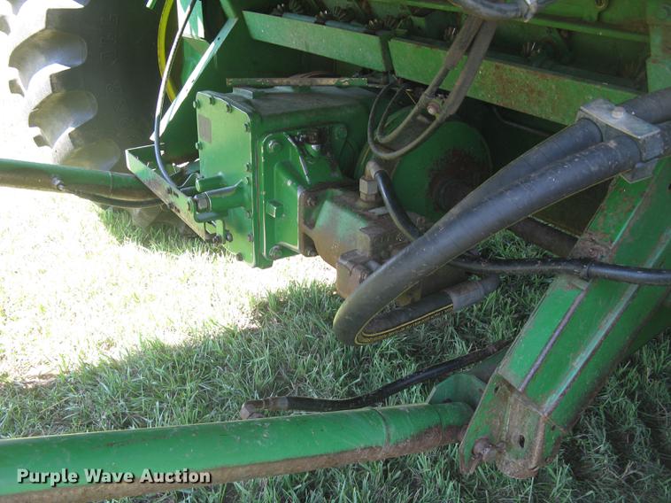 image for item DC1251 1995 John Deere 9500 combine