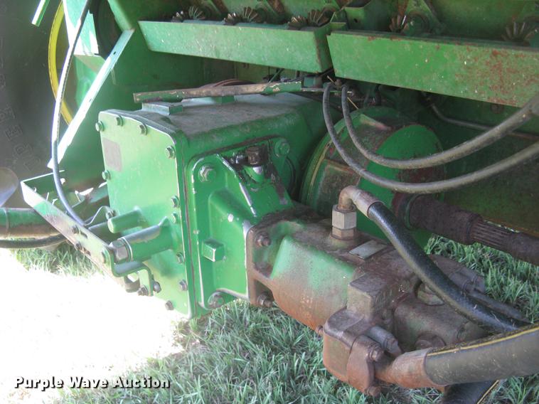 image for item DC1251 1995 John Deere 9500 combine