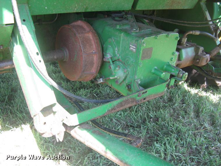 image for item DC1251 1995 John Deere 9500 combine