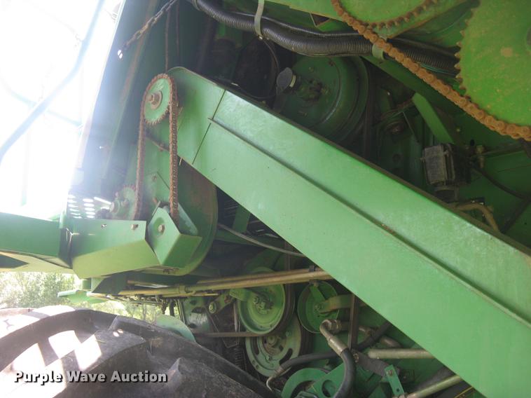 image for item DC1251 1995 John Deere 9500 combine