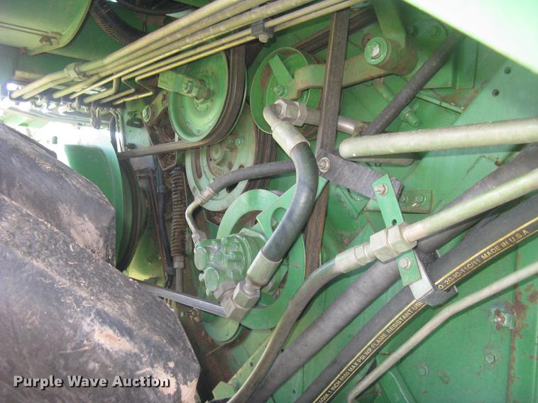 image for item DC1251 1995 John Deere 9500 combine