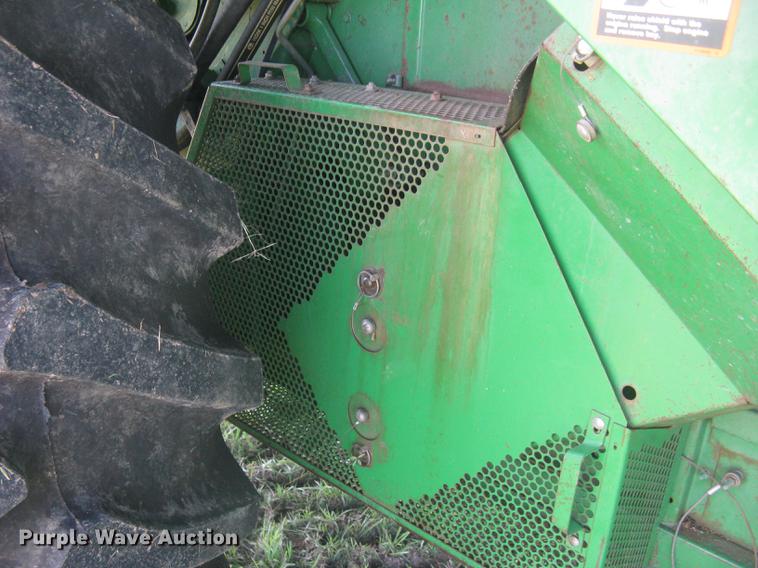 image for item DC1251 1995 John Deere 9500 combine