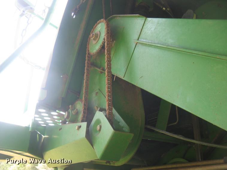 image for item DC1251 1995 John Deere 9500 combine