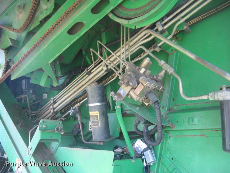 image for item DC1251 1995 John Deere 9500 combine