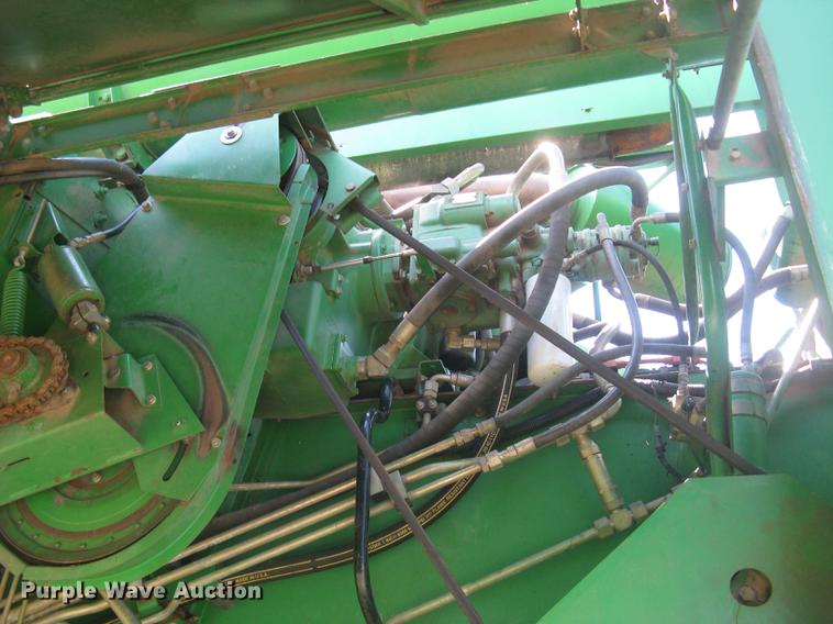 image for item DC1251 1995 John Deere 9500 combine