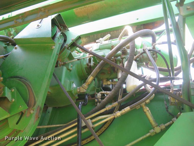 image for item DC1251 1995 John Deere 9500 combine