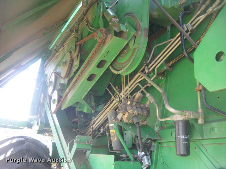 image for item DC1251 1995 John Deere 9500 combine