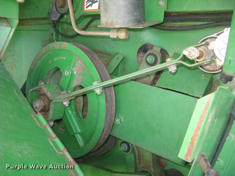 image for item DC1251 1995 John Deere 9500 combine