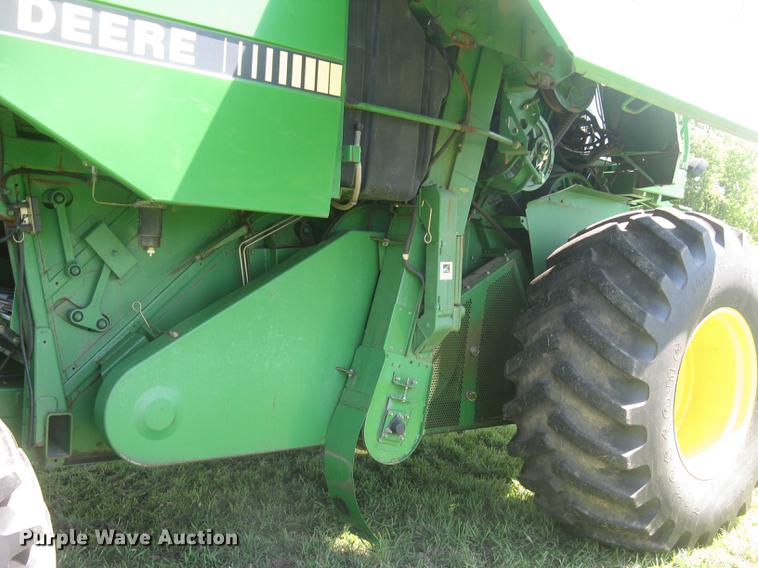 image for item DC1251 1995 John Deere 9500 combine