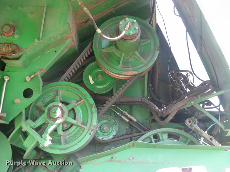 image for item DC1251 1995 John Deere 9500 combine