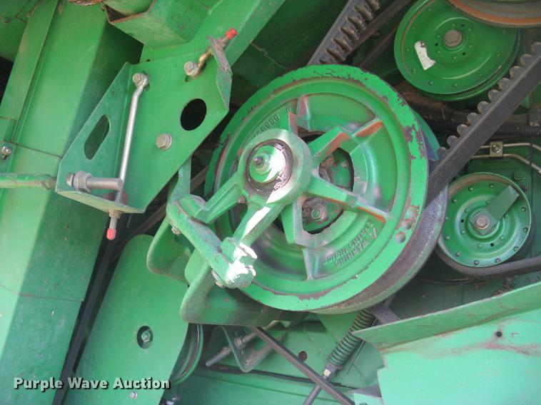 image for item DC1251 1995 John Deere 9500 combine