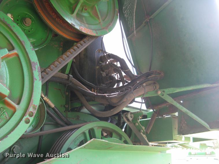 image for item DC1251 1995 John Deere 9500 combine
