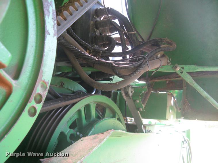 image for item DC1251 1995 John Deere 9500 combine