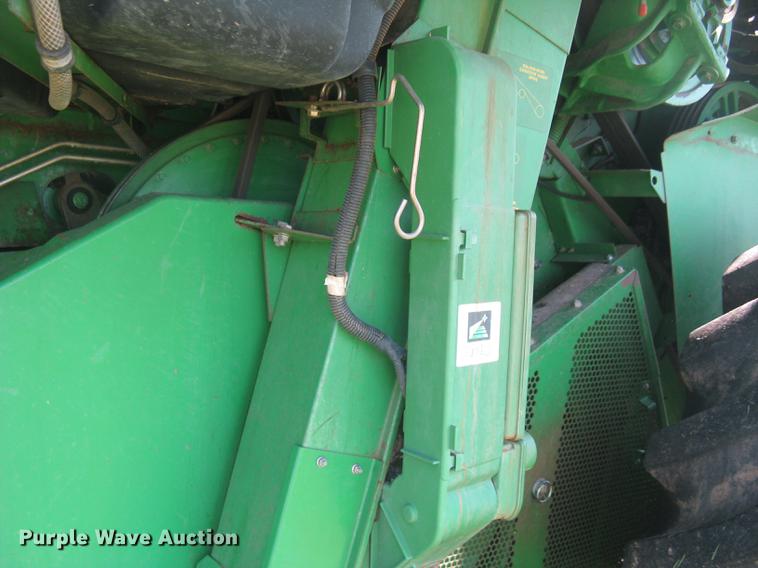 image for item DC1251 1995 John Deere 9500 combine