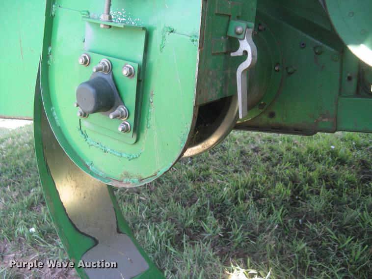 image for item DC1251 1995 John Deere 9500 combine