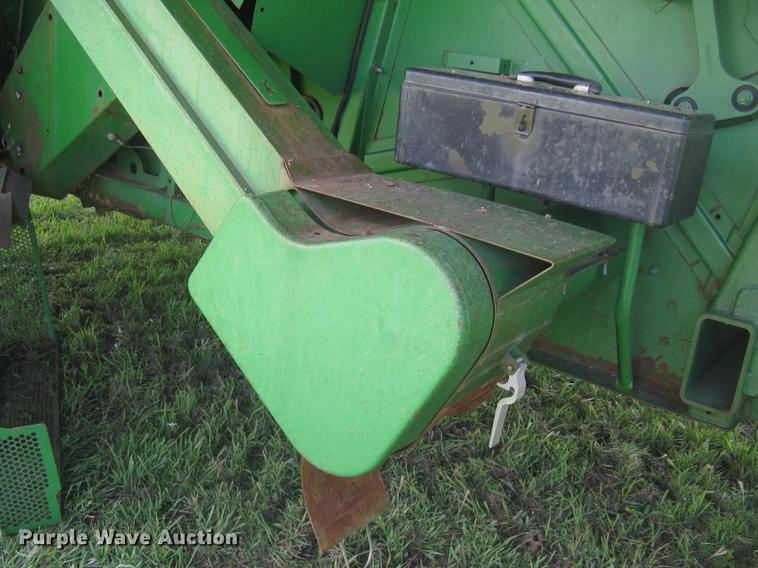 image for item DC1251 1995 John Deere 9500 combine