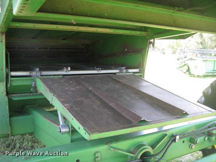image for item DC1251 1995 John Deere 9500 combine