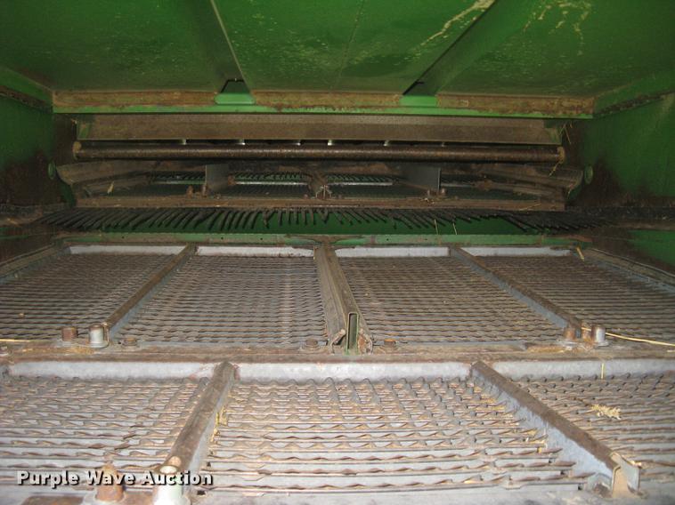 image for item DC1251 1995 John Deere 9500 combine