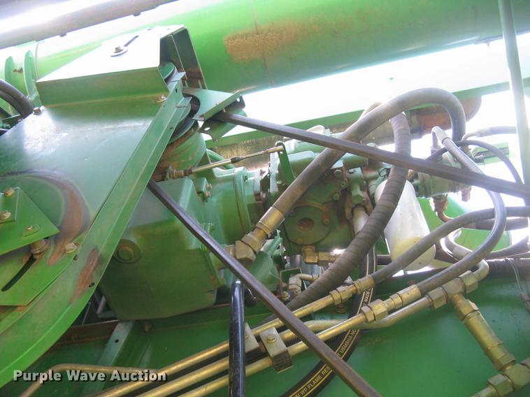 image for item DC1251 1995 John Deere 9500 combine