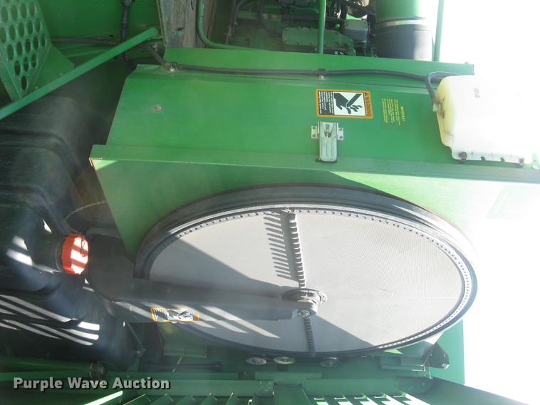 image for item DC1251 1995 John Deere 9500 combine