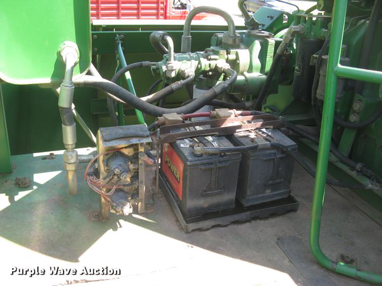 image for item DC1251 1995 John Deere 9500 combine