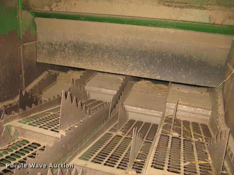 image for item DC1251 1995 John Deere 9500 combine