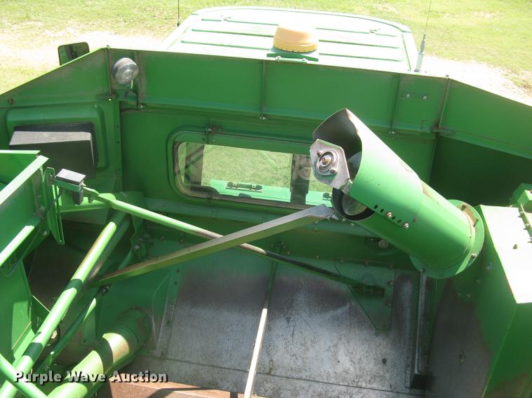 image for item DC1251 1995 John Deere 9500 combine