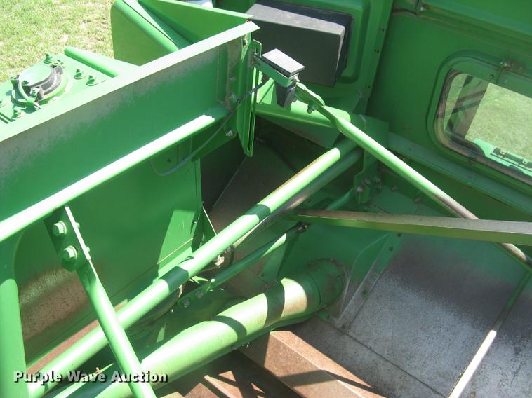 image for item DC1251 1995 John Deere 9500 combine