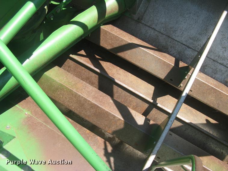 image for item DC1251 1995 John Deere 9500 combine