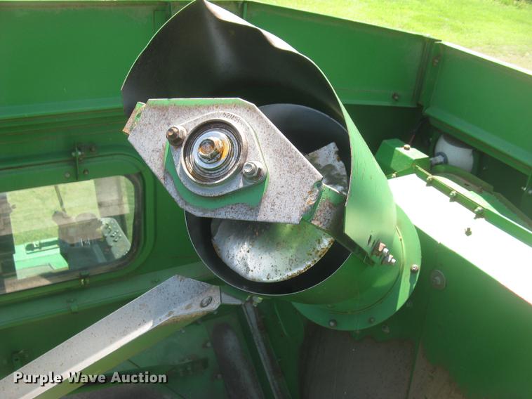image for item DC1251 1995 John Deere 9500 combine