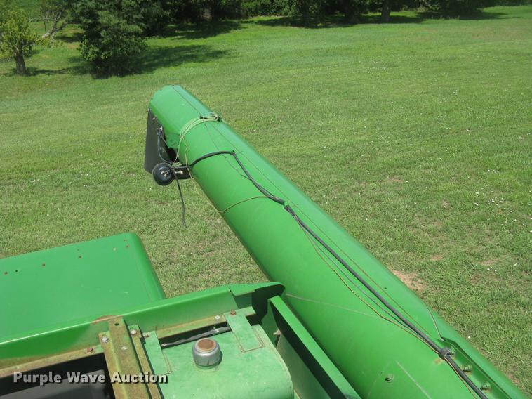 image for item DC1251 1995 John Deere 9500 combine