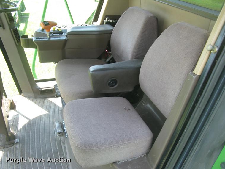 image for item DC1251 1995 John Deere 9500 combine
