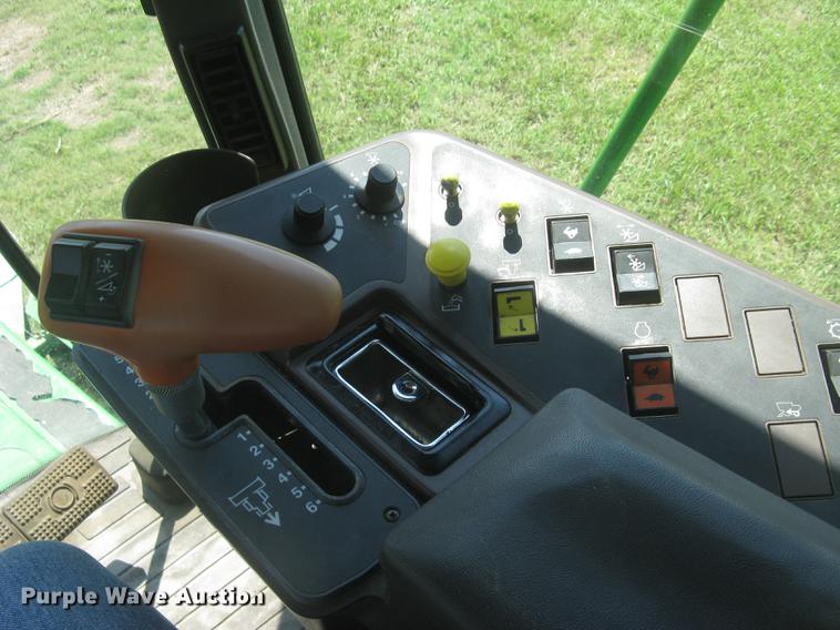 image for item DC1251 1995 John Deere 9500 combine