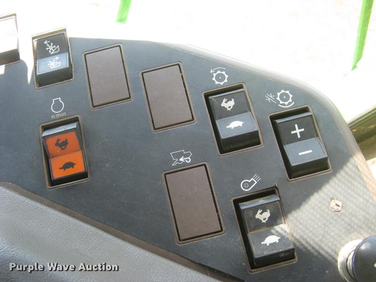 image for item DC1251 1995 John Deere 9500 combine