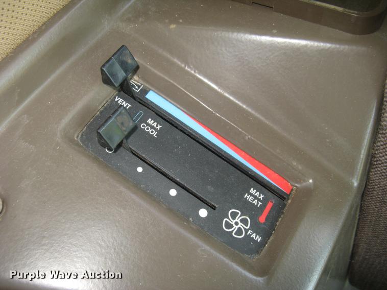 image for item DC1251 1995 John Deere 9500 combine