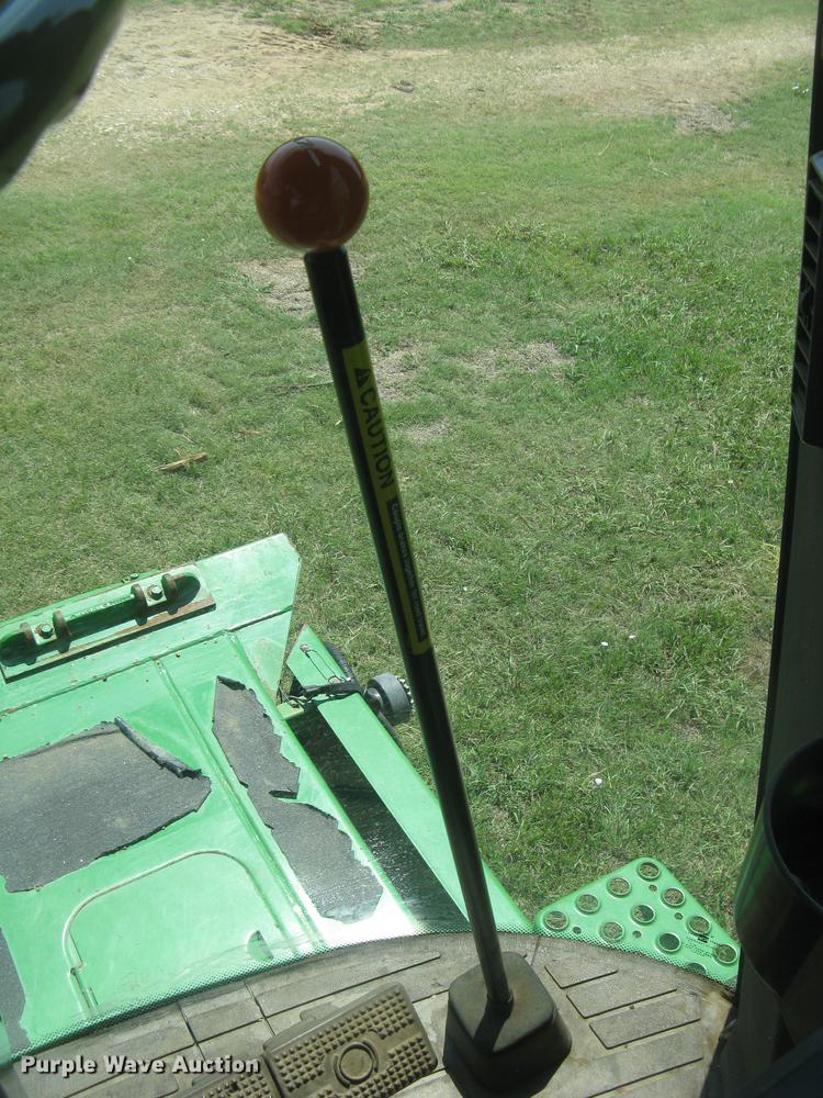 image for item DC1251 1995 John Deere 9500 combine