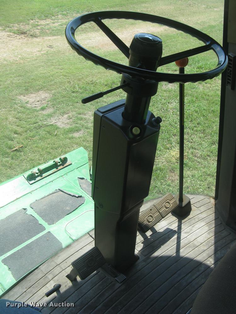 image for item DC1251 1995 John Deere 9500 combine