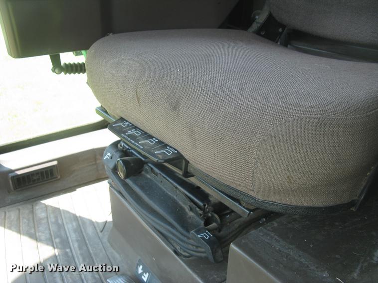 image for item DC1251 1995 John Deere 9500 combine