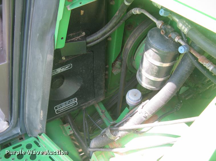image for item DC1251 1995 John Deere 9500 combine