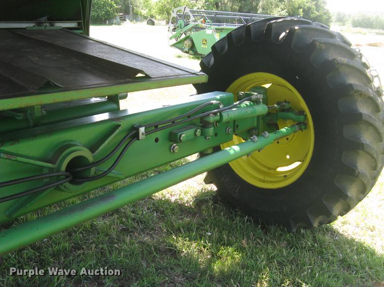 image for item DC1251 1995 John Deere 9500 combine