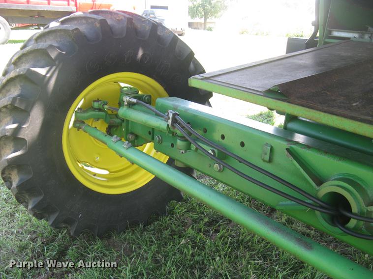 image for item DC1251 1995 John Deere 9500 combine