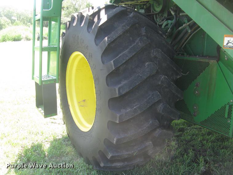 image for item DC1251 1995 John Deere 9500 combine