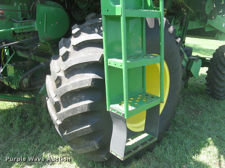 image for item DC1251 1995 John Deere 9500 combine
